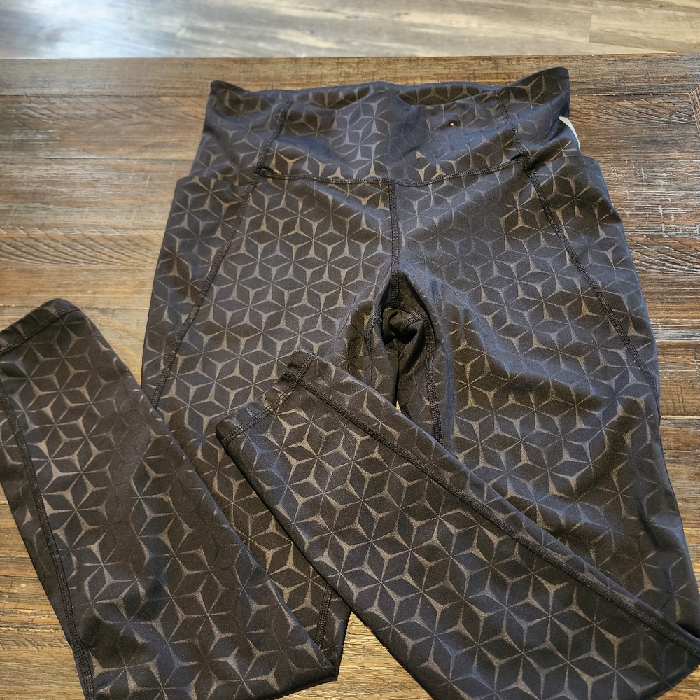 Geometric Patterned Black Leggings